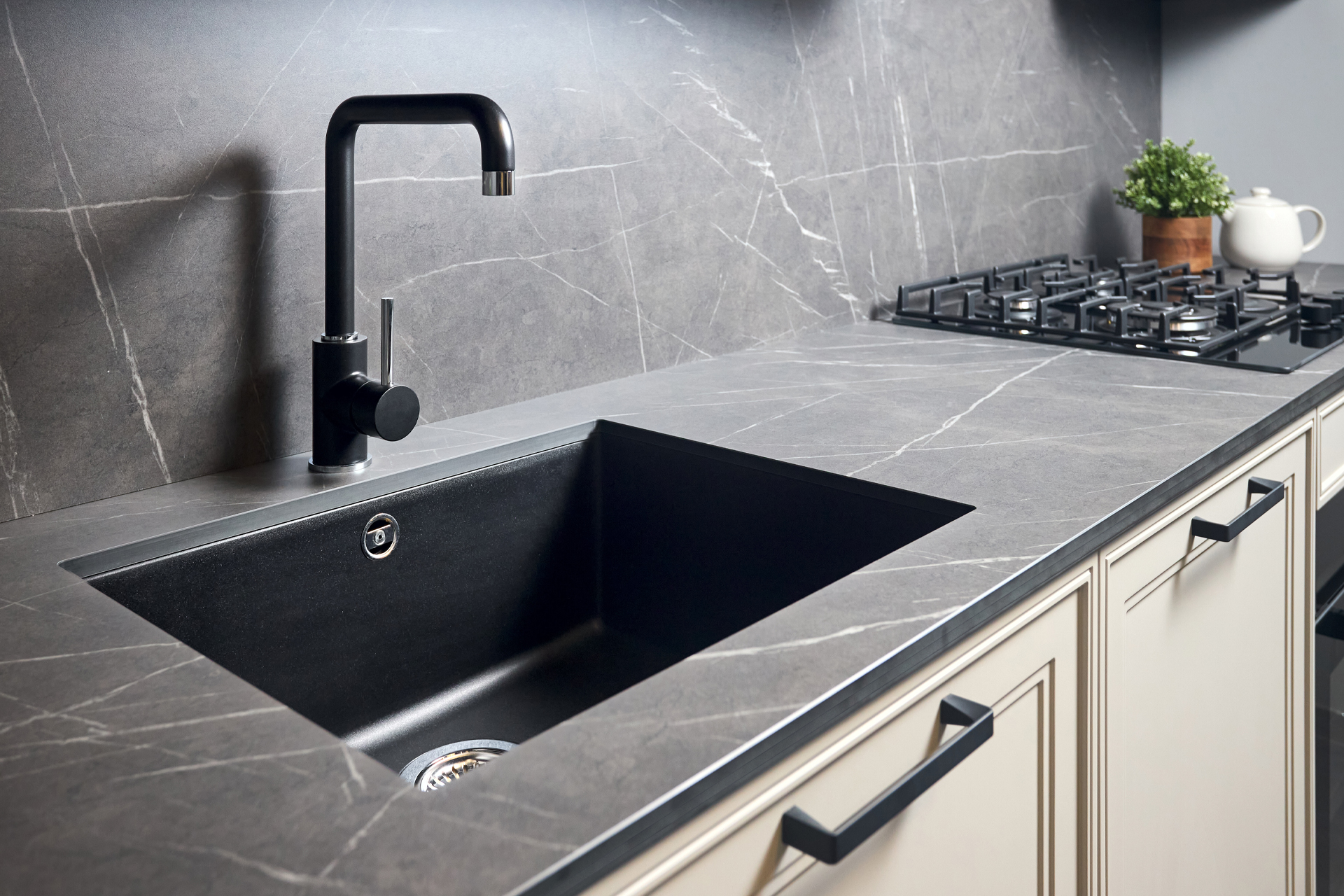 Stone Countertops in Rosebrug - backsplash